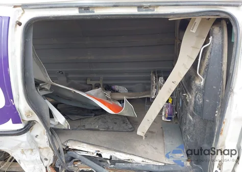 2019 Chevrolet Express 2500 Work Van z USA, uszkodzony, nr VIN 1GCWGAF18K1372744